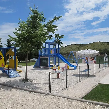아파트 Apartman Vranjes *