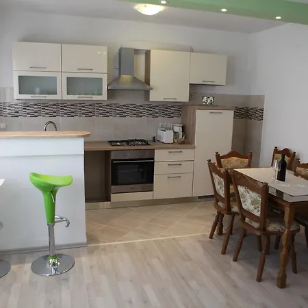 Apartman Vranjes 아파트 트로기르