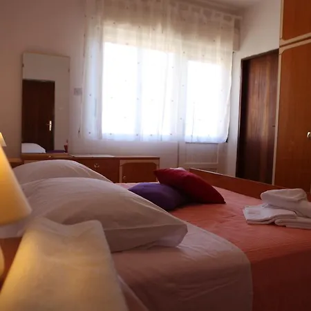 아파트 Apartman Vranjes 트로기르